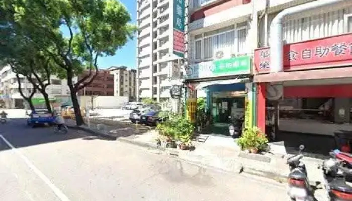 Ai Guo Chao Shi  Hua Rong Dian Jie Jing He 360 Du Quan Jing Zhao - Kaohsiung City, Gushan District