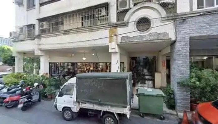 Dong Xing Shang Dian Jie Jing He 360 Du Quan Jing Zhao - Taichung City, West District