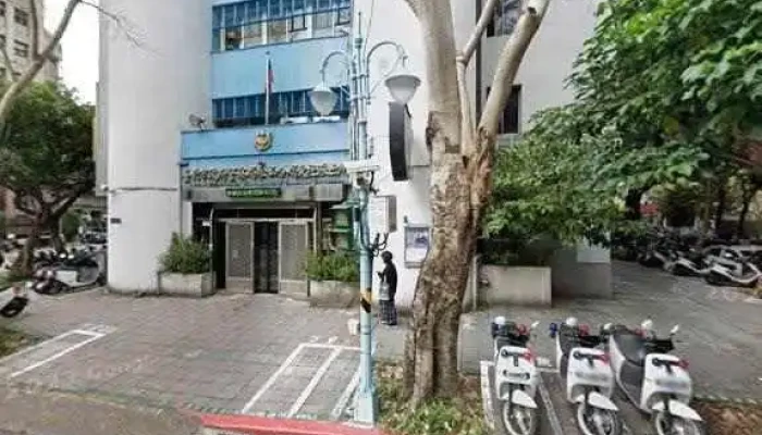 Jia Le Fu Chao Shi Tai Bei Dun Hua Bei Dian Jie Jing He 360 Du Quan Jing Zhao - Taipei City, Songshan District