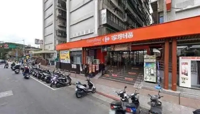 Jia Le Fu Chao Shi Tai Bei Xi Cang Dian Jie Jing He 360 Du Quan Jing Zhao - Taipei City, Wanhua District