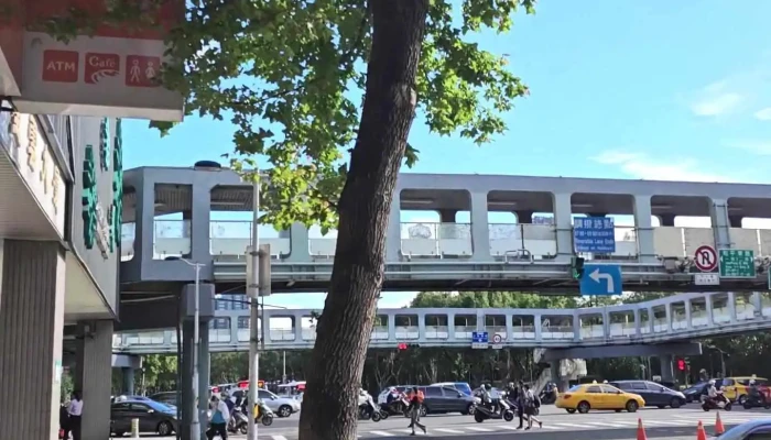 Jia Le Fu Chao Shi Tai Bei Xin Sheng Nan Dian Shi Pin - Taipei City, Da’an District
