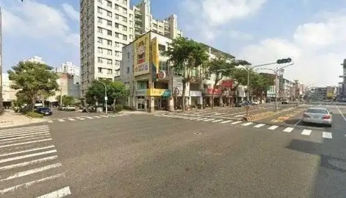 Jia Le Fu Chao Shi Tai Nan Bei An Dian Jie Jing He 360 Du Quan Jing Zhao - Tainan City, North District