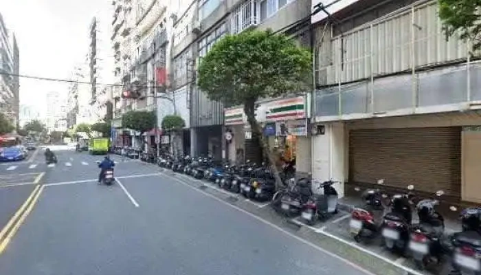 Jia Le Fu Chao Shi Yong He Zhong Zheng Dian Jie Jing He 360 Du Quan Jing Zhao - New Taipei City, Yonghe District