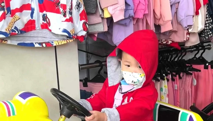 Kuan Kuan Jing Pin Tong Zhuang 服装店 - Pingtung County, Pingtung City