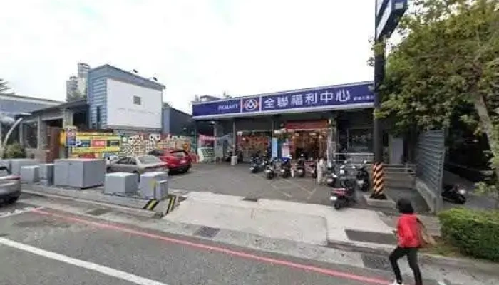 Quan Lian Fu Li Zhong Xin Pxmart Jia Yi Da Ya Jie Jing He 360 Du Quan Jing Zhao - Chiayi City, East District