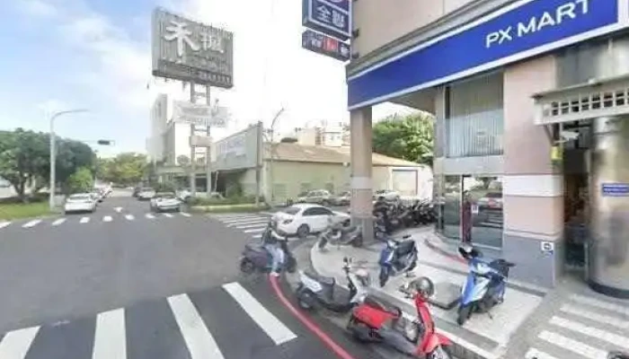 Quan Lian Fu Li Zhong Xin Pxmart Jia Yi Zhu Wei Jie Jing He 360 Du Quan Jing Zhao - Chiayi City, West District