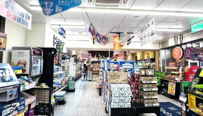 Quan Lian Fu Li Zhong Xin Pxmart Jia Yi Zhu Wei 折扣超市 - Chiayi City, West District
