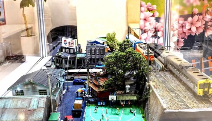 Yuan Dong Bai Huo Jia Yi Dian Nei Bu - Chiayi City, West District