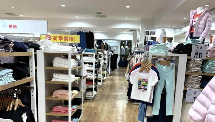 Uniqlo Tai Zhong Da Lu Ge Xin Shi Dai Gou Wu Zhong Xin Dian 附近 - Taichung City, East District