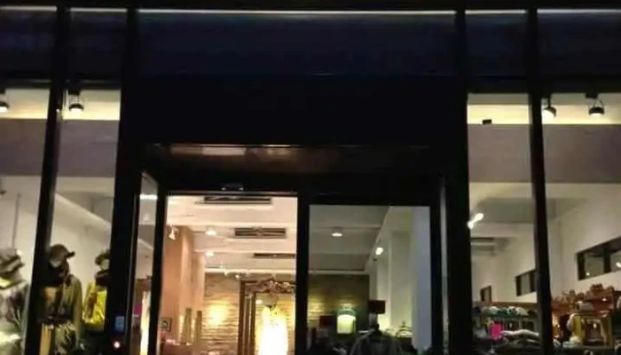 侬侬屋服饰店 - Nantou County, Nantou City