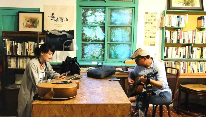 小阳。日栽书屋 - 屏東縣屏東市